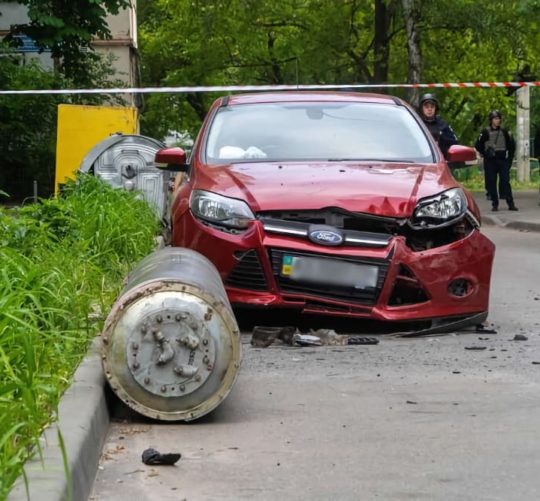 пошкоджена вибухом автівка Харків 2024 травень