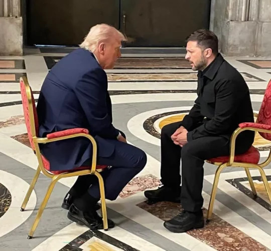 трамп та зеленський бивляться друг другу у очі у тет-а-тет розмові