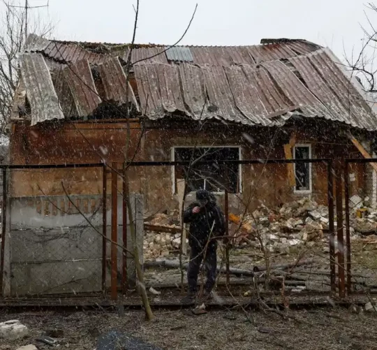розбита війною хата