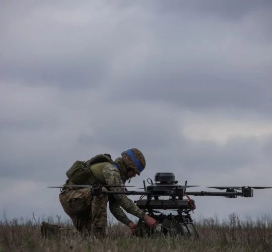 пуск безпілотника військовим