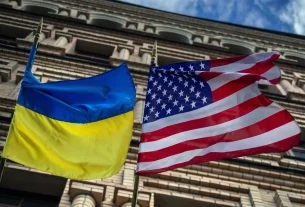 два прапори україни та сша