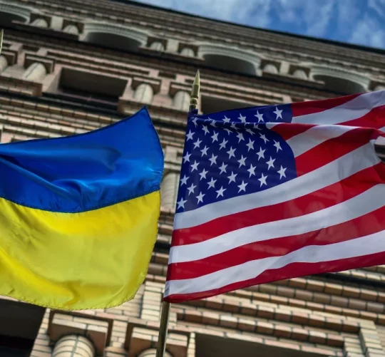 два прапори україни та сша