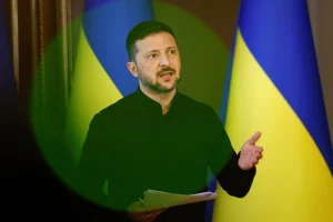 володимир зеленський спілкується з листом у руці
