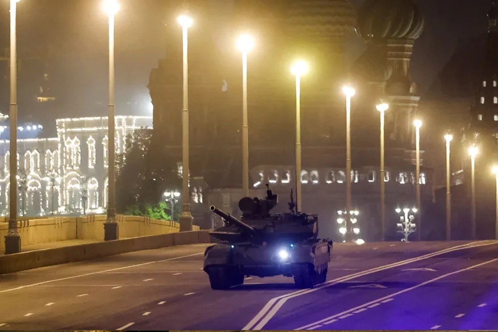 російський танк у москві біля центральної площі