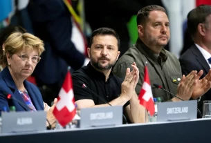 володимир зеленський алодує біля андрія єрмака