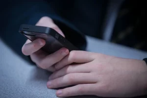 Закон загрожує перевернути бізнес-модель деяких найцінніших компаній світу, оскільки вони стикаються з глобальною негативною реакцією на проблеми, в яких звинувачують їхні послуги.