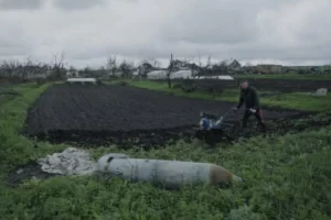 Запальний політичний документальний фільм про Україну: «Мілітантропос» у Каннах
