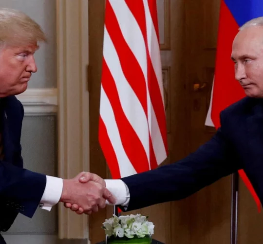Дональд Трамп і Володимир Путін мають поговорити по телефону, щоб спробувати знайти спільну мову для припинення конфлікту в Україні. REUTERS/Kevin Lamarque