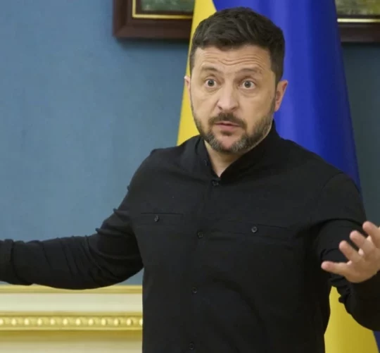 володимир зеленський розводить руками