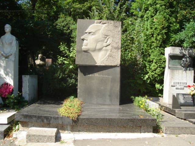 Могила Тичини
