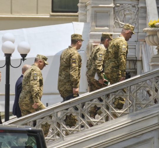 Представники України та Росії зібралися в Туреччині для мирних переговорів після масштабних атак