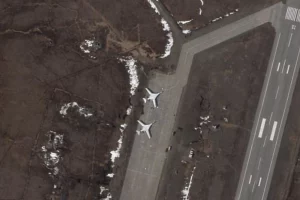 росія переміщує свої літаки вартістю 500 мільйонів доларів на віддалену базу
