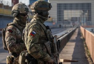 російські військові