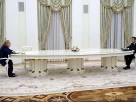 Президент Росії Володимир Путін (ліворуч) слухає президента Франції Еммануеля Макрона під час саміту в Кремлі в Москві, Росія, 7 лютого 2022 року.