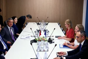 ЄС тисне на Китай з питання рідкісних земель та війни в Україні