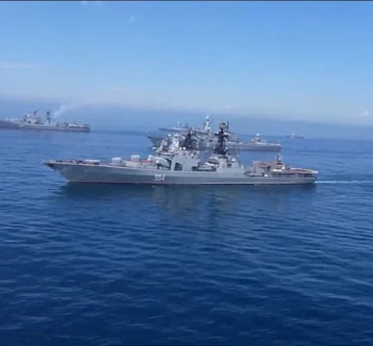 росія сьогодні розпочала масштабні військово-морські навчання по всьому світу, розгорнувши понад 150 суден та 15 000 військовослужбовців у Тихому та Північному Льодовитому океанах