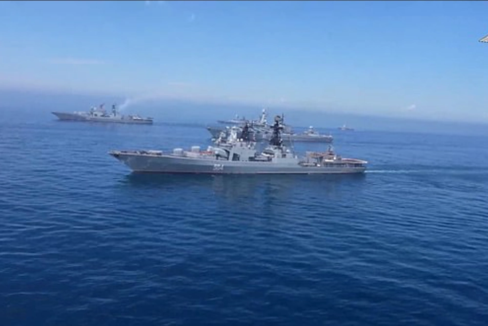 росія сьогодні розпочала масштабні військово-морські навчання по всьому світу, розгорнувши понад 150 суден та 15 000 військовослужбовців у Тихому та Північному Льодовитому океанах