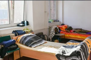 Більшістю бездомних, які отримали житло, є молоді люди, багато з них — українці