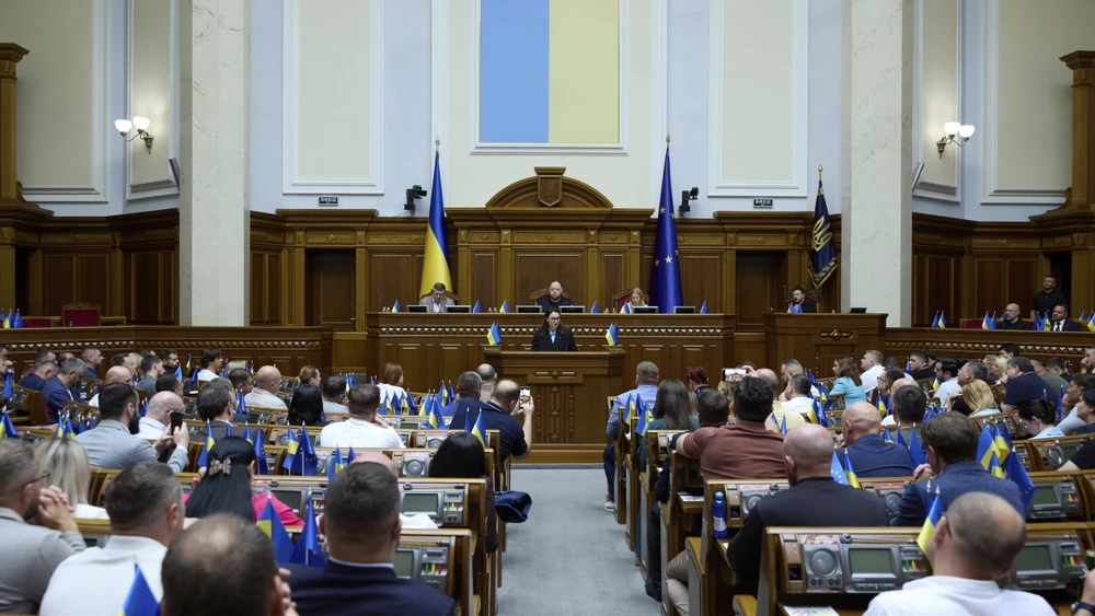 український парламент у робочій сесії