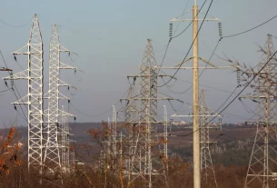 висовокольтні вежі електромереж