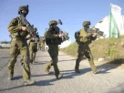 російські військові партрулюють вулицю