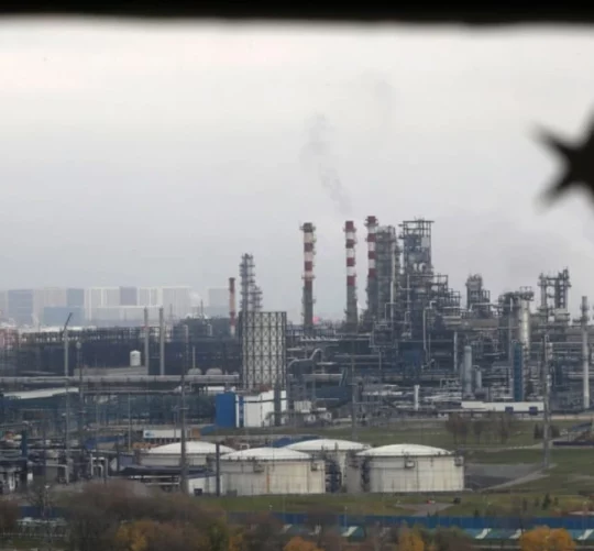 Удари українських безпілотників перекривають поставки палива Путіну