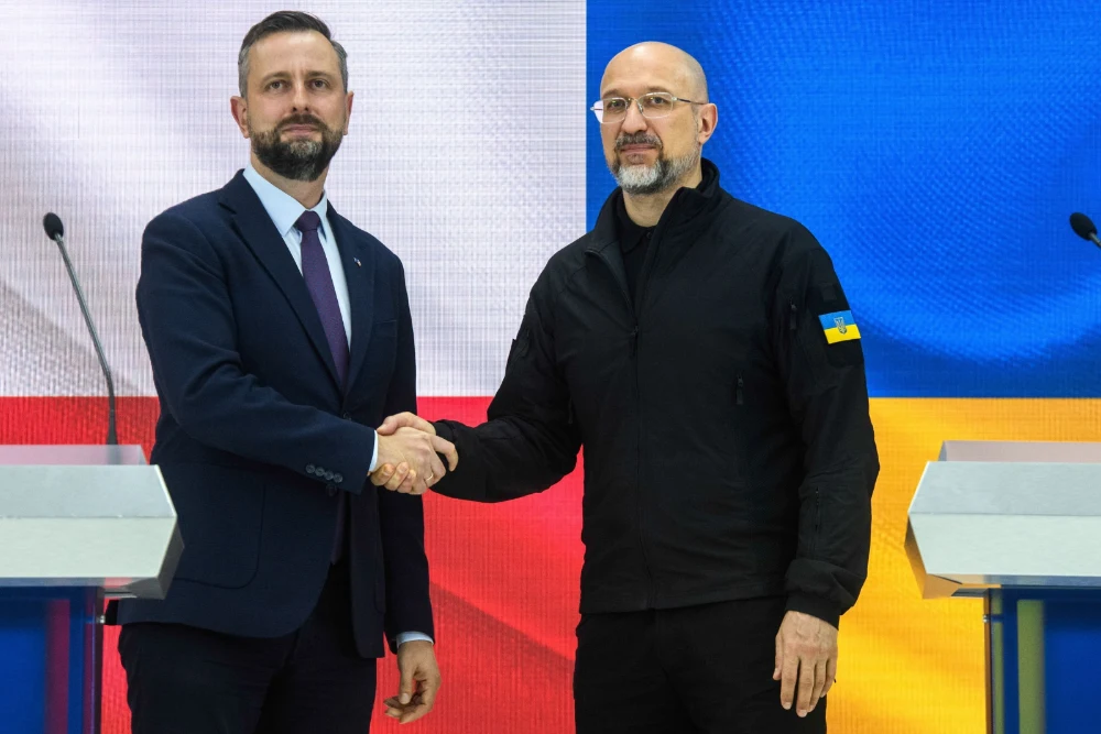 Міністр національної оборони Польщі Владислав Косіняк-Камиш прибув у четвер до Києва, де зустрівся, зокрема, зі своїм українським колегою, колишнім прем'єр-міністром України Денисом Шмигалем.