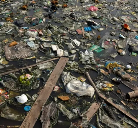 Китай пропонує малоймовірний проблиск надії у боротьбі із забрудненням пластиком