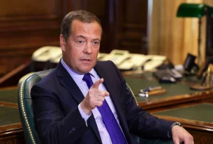 Медведєв попереджає: захист України від НАТО означатиме війну з Росією