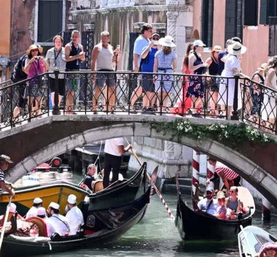 Венеція: двох туристів вислали та оштрафували на €450 за купання у Гранд-каналі