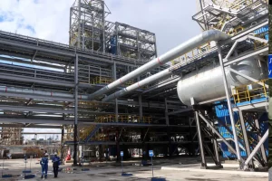 Українські безпілотники знову атакують найбільший нафтохімічний комплекс Росії