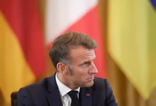 Падіння уряду випробовує Макрона на міцність, як ніколи раніше