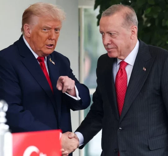 Трамп підштовхує Туреччину від російської нафти і натякає на зняття санкцій