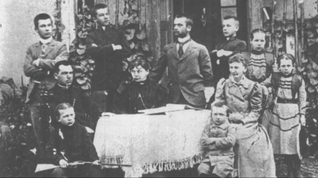 Велика сім'я отця Миколи Боберського та Анни Козаневич.