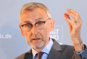 Міністр внутрішніх справ Саксонії Армін Шустер (ХДС) вважає, що заплановані нові правила для українських біженців повинні бути реалізовані швидко.