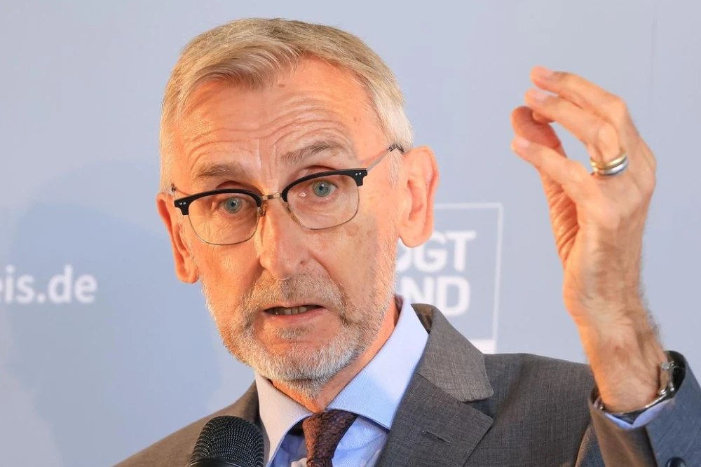 Міністр внутрішніх справ Саксонії Армін Шустер (ХДС) вважає, що заплановані нові правила для українських біженців повинні бути реалізовані швидко.