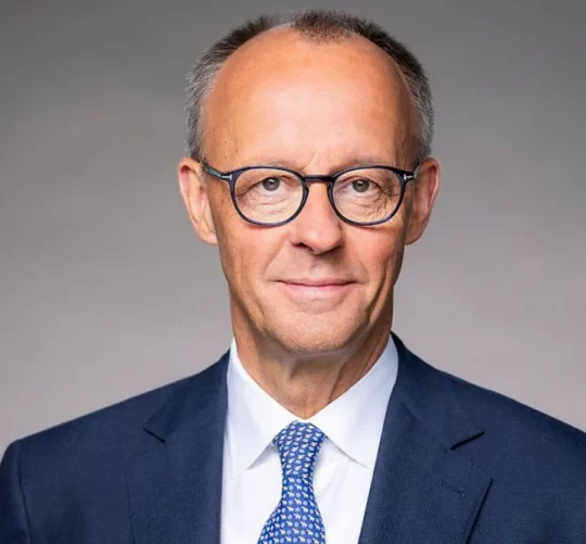 Мерц ставить під сумнів добровільність обов'язкової військової служби