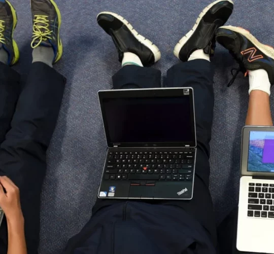 Законодавці ЄС вимагають притягнути до відповідальності керівників техногігантів, якщо платформи не захищають дітей