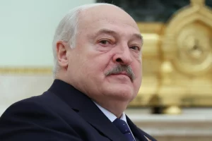 Лукашенко відповідає Заходу за гібридну війну "колючим дротом"