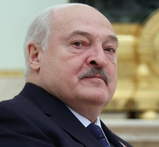 Лукашенко відповідає Заходу за гібридну війну "колючим дротом"