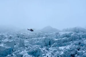 Щонайменше 350 туристів врятовано з Евересту
