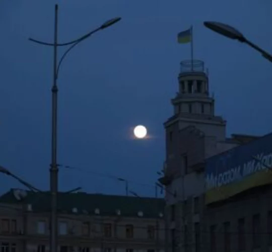 Атаки дронів України та Росії залишили тисячі людей без світла