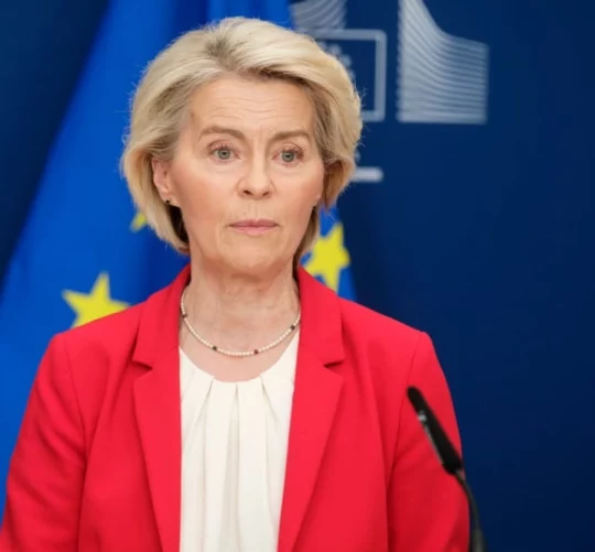 Урсула фон дер Ляєн втратила зв'язок з громадськістю