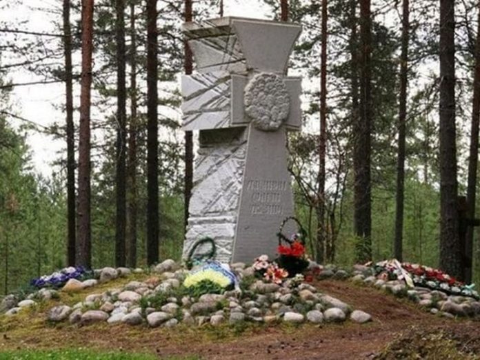 Козацький хрест в урочищі Сандармох. Фото: Pinterest