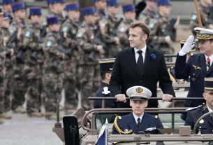 французький президент Макрон на військовому параді