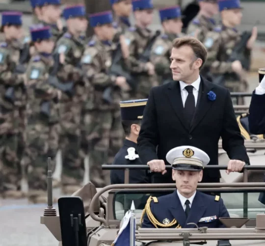 французький президент Макрон на військовому параді