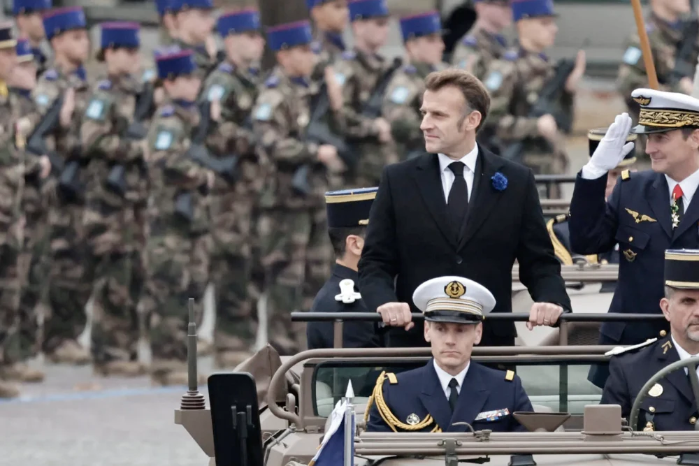 французький президент Макрон на військовому параді