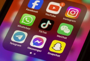 соціальні мережі на телефоні