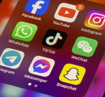 соціальні мережі на телефоні