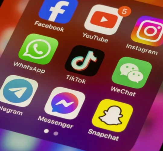 соціальні мережі на телефоні